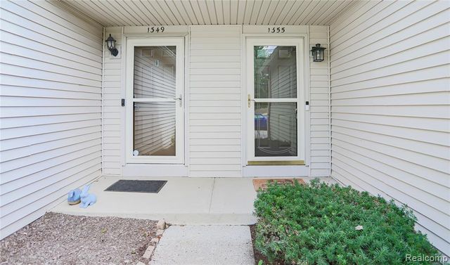 1355 Lochaven Road, Waterford, MI 48327