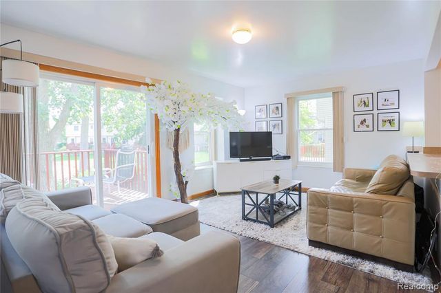 1355 Lochaven Road, Waterford, MI 48327