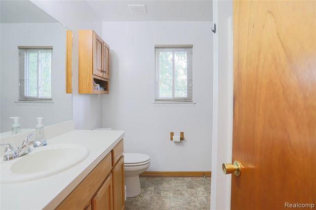 1355 Lochaven Road, Waterford, MI 48327