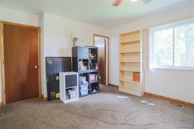 1355 Lochaven Road, Waterford, MI 48327