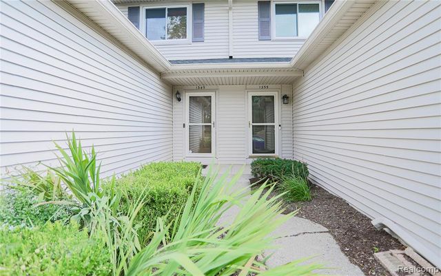 1355 Lochaven Road, Waterford, MI 48327