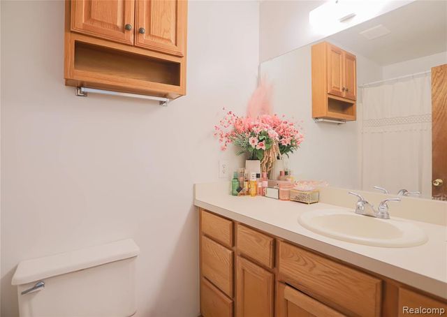 1355 Lochaven Road, Waterford, MI 48327