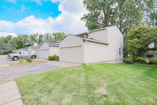 1355 Lochaven Road, Waterford, MI 48327