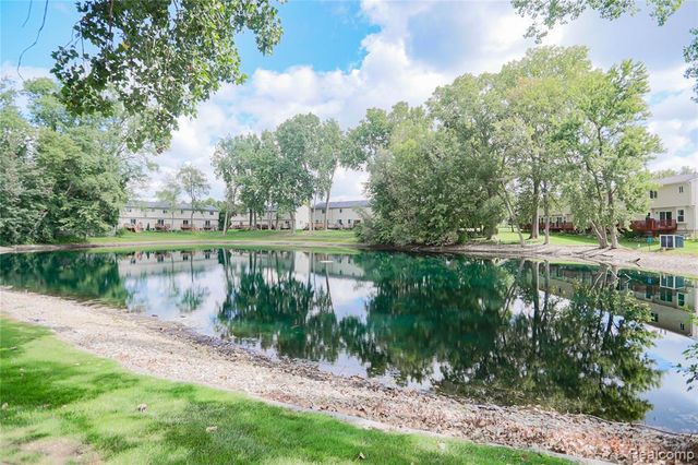 1355 Lochaven Road, Waterford, MI 48327
