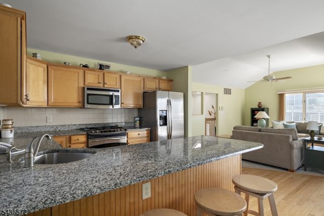 25 W Bayberry Dr, Long Beach Twp., NJ 08008