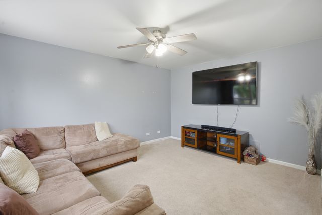 645 Spicebush Lane, Aurora, IL 60504