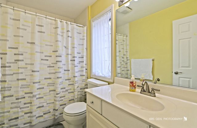 1277 Queen Ann Lane, Gurnee, IL 60031