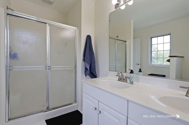 1277 Queen Ann Lane, Gurnee, IL 60031