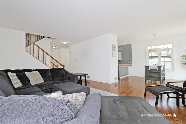 1277 Queen Ann Lane, Gurnee, IL 60031