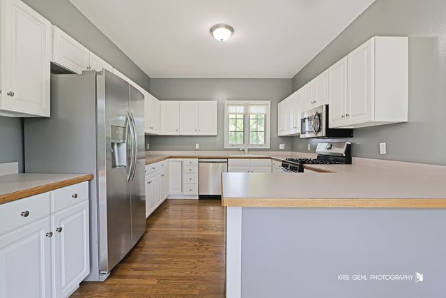 1277 Queen Ann Lane, Gurnee, IL 60031