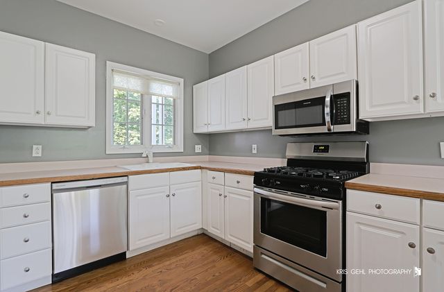 1277 Queen Ann Lane, Gurnee, IL 60031