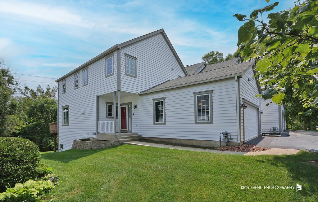 1277 Queen Ann Lane, Gurnee, IL 60031