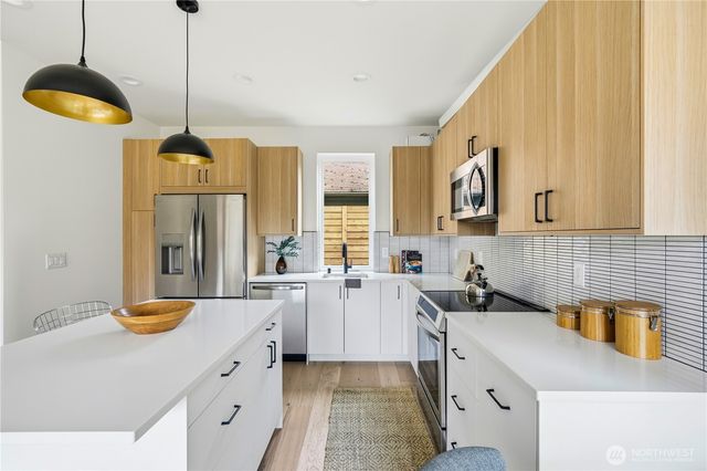 7554 39th Avenue SW, Seattle, WA 98126