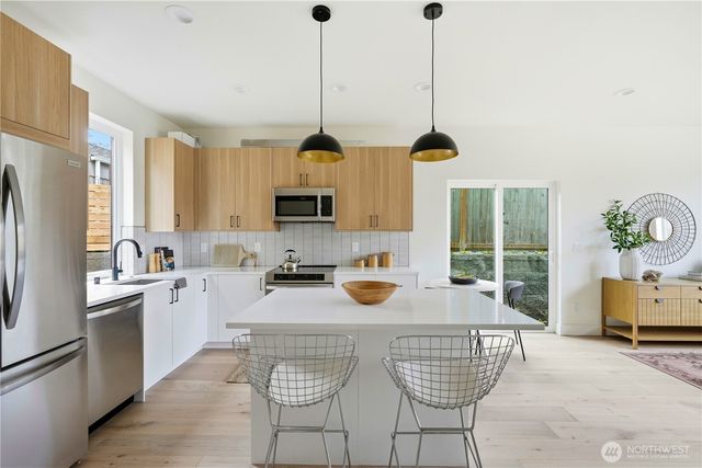 7554 39th Avenue SW, Seattle, WA 98126