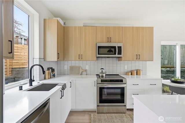 7554 39th Avenue SW, Seattle, WA 98126