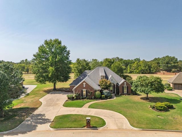 1112 Troon Circle, Shawnee, OK 74801