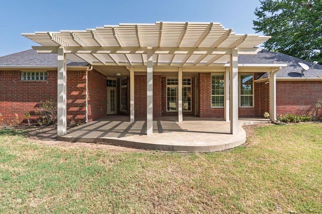 1112 Troon Circle, Shawnee, OK 74801