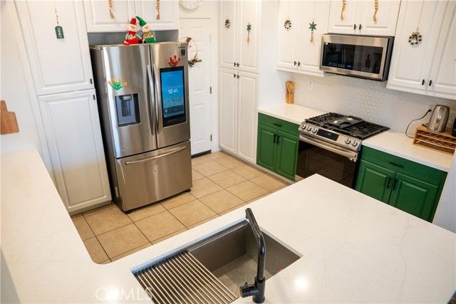 8770 Redondo Avenue, Hesperia, CA 92344