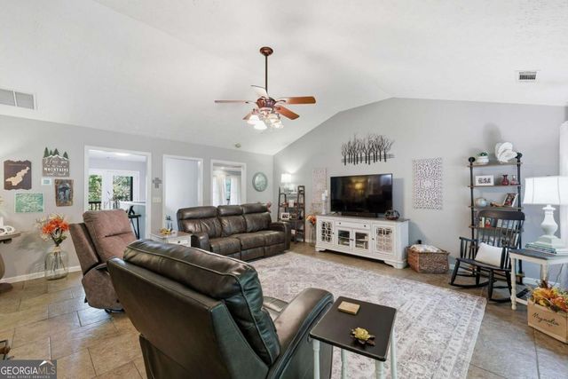 136 Ross Road, Mineral Bluff, GA 30559