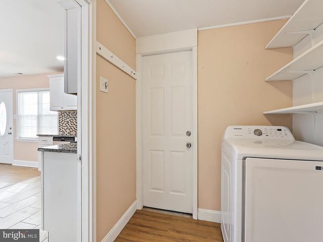 302 OAKTREE DR, Levittown, PA 19055