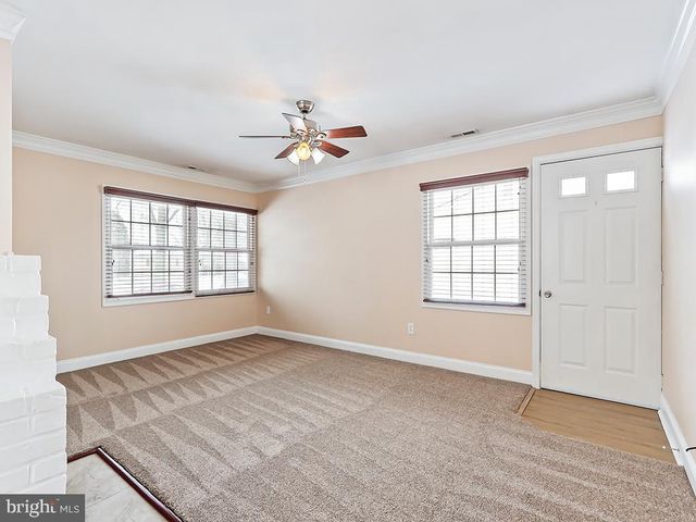 302 OAKTREE DR, Levittown, PA 19055