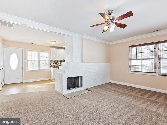 302 OAKTREE DR, Levittown, PA 19055