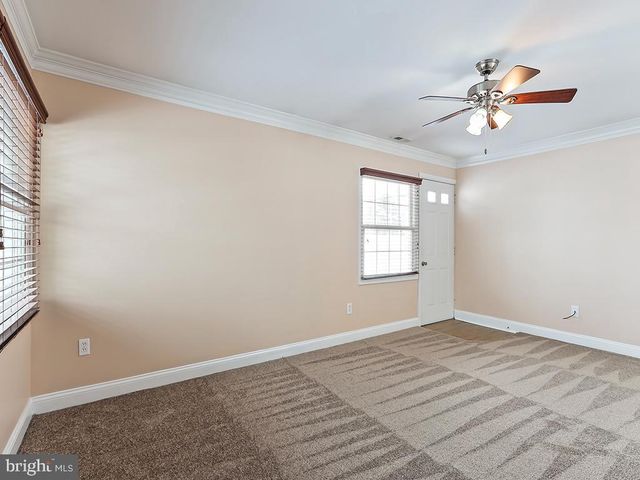 302 OAKTREE DR, Levittown, PA 19055