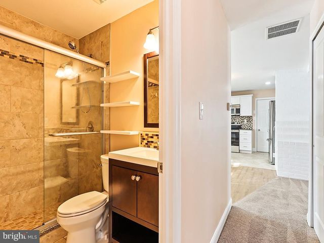 302 OAKTREE DR, Levittown, PA 19055