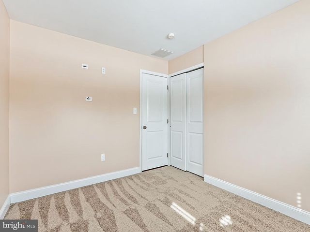 302 OAKTREE DR, Levittown, PA 19055