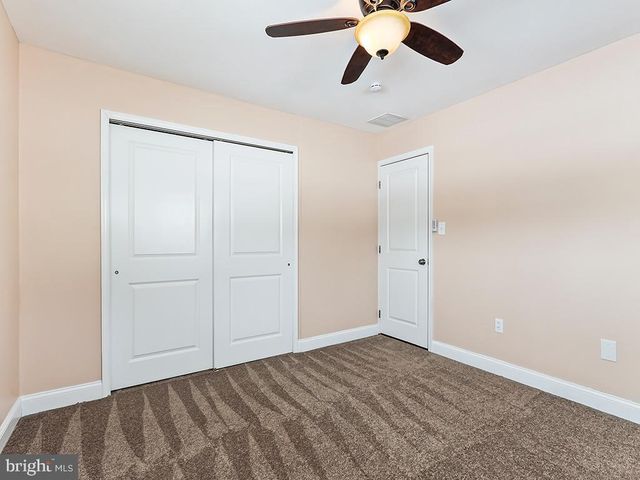 302 OAKTREE DR, Levittown, PA 19055