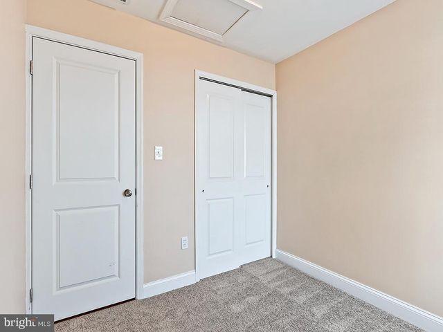 302 OAKTREE DR, Levittown, PA 19055