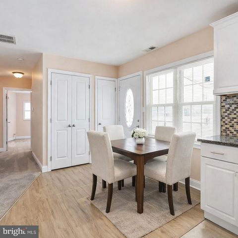 302 OAKTREE DR, Levittown, PA 19055