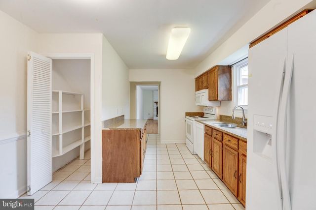 10136 YORKTOWN DR, Great Falls, VA 22066