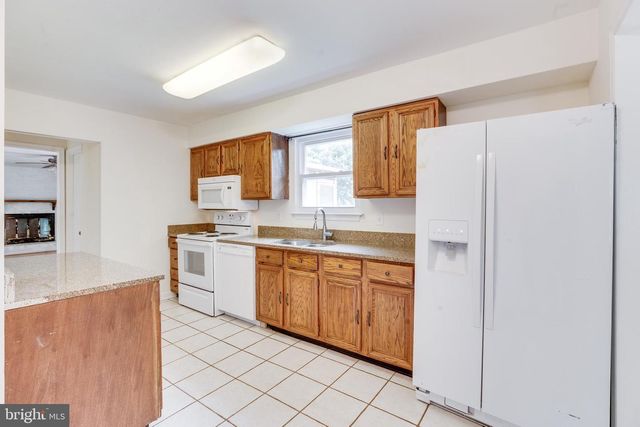 10136 YORKTOWN DR, Great Falls, VA 22066