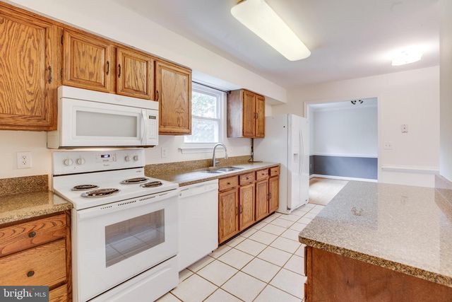 10136 YORKTOWN DR, Great Falls, VA 22066