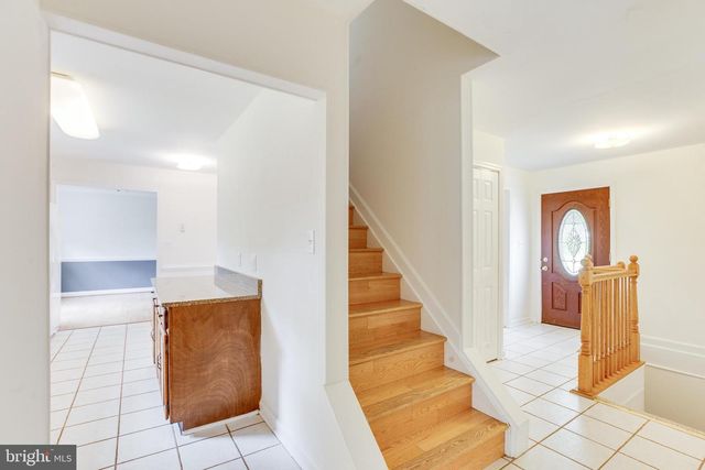 10136 YORKTOWN DR, Great Falls, VA 22066