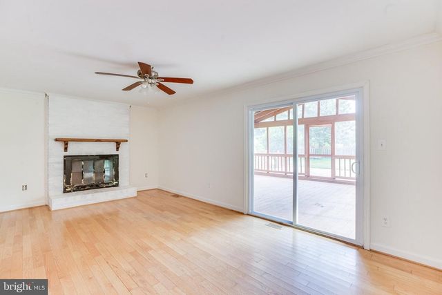 10136 YORKTOWN DR, Great Falls, VA 22066