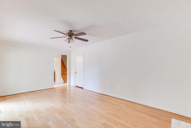 10136 YORKTOWN DR, Great Falls, VA 22066