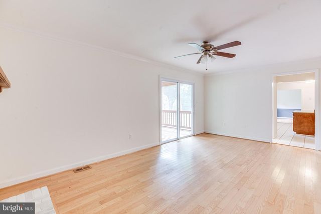10136 YORKTOWN DR, Great Falls, VA 22066