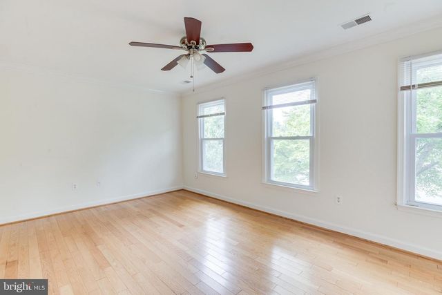 10136 YORKTOWN DR, Great Falls, VA 22066