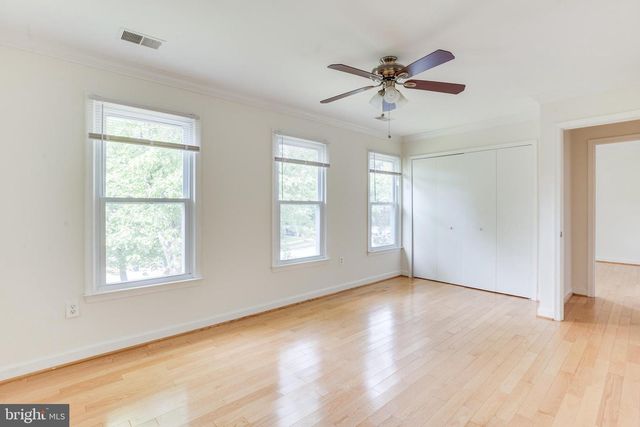 10136 YORKTOWN DR, Great Falls, VA 22066
