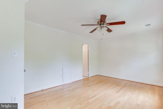 10136 YORKTOWN DR, Great Falls, VA 22066