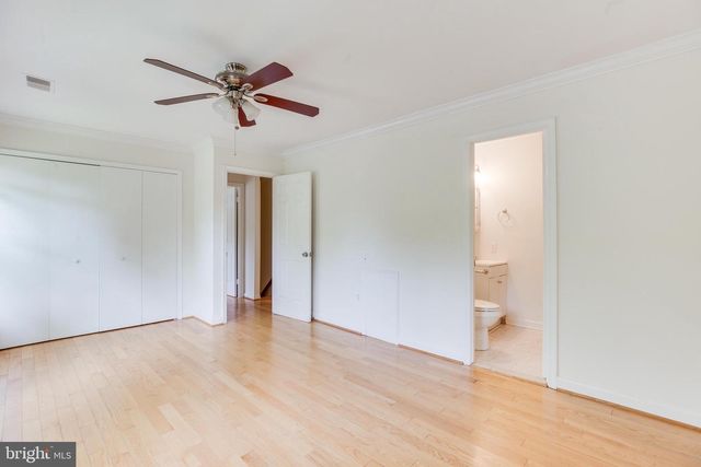 10136 YORKTOWN DR, Great Falls, VA 22066
