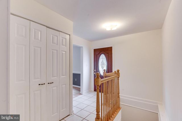 10136 YORKTOWN DR, Great Falls, VA 22066