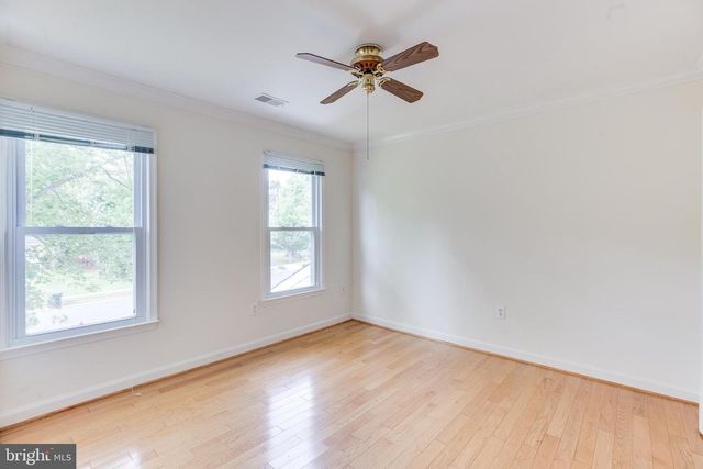 10136 YORKTOWN DR, Great Falls, VA 22066