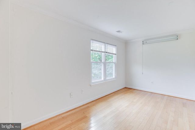 10136 YORKTOWN DR, Great Falls, VA 22066