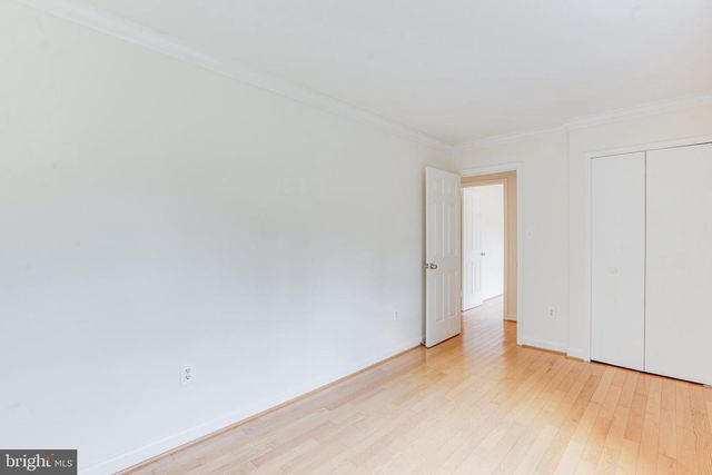 10136 YORKTOWN DR, Great Falls, VA 22066