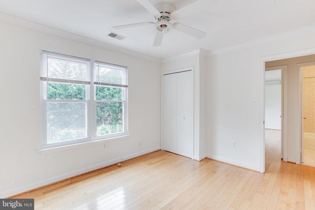 10136 YORKTOWN DR, Great Falls, VA 22066