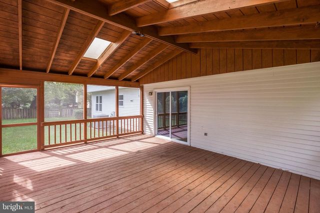 10136 YORKTOWN DR, Great Falls, VA 22066