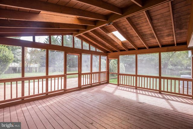 10136 YORKTOWN DR, Great Falls, VA 22066